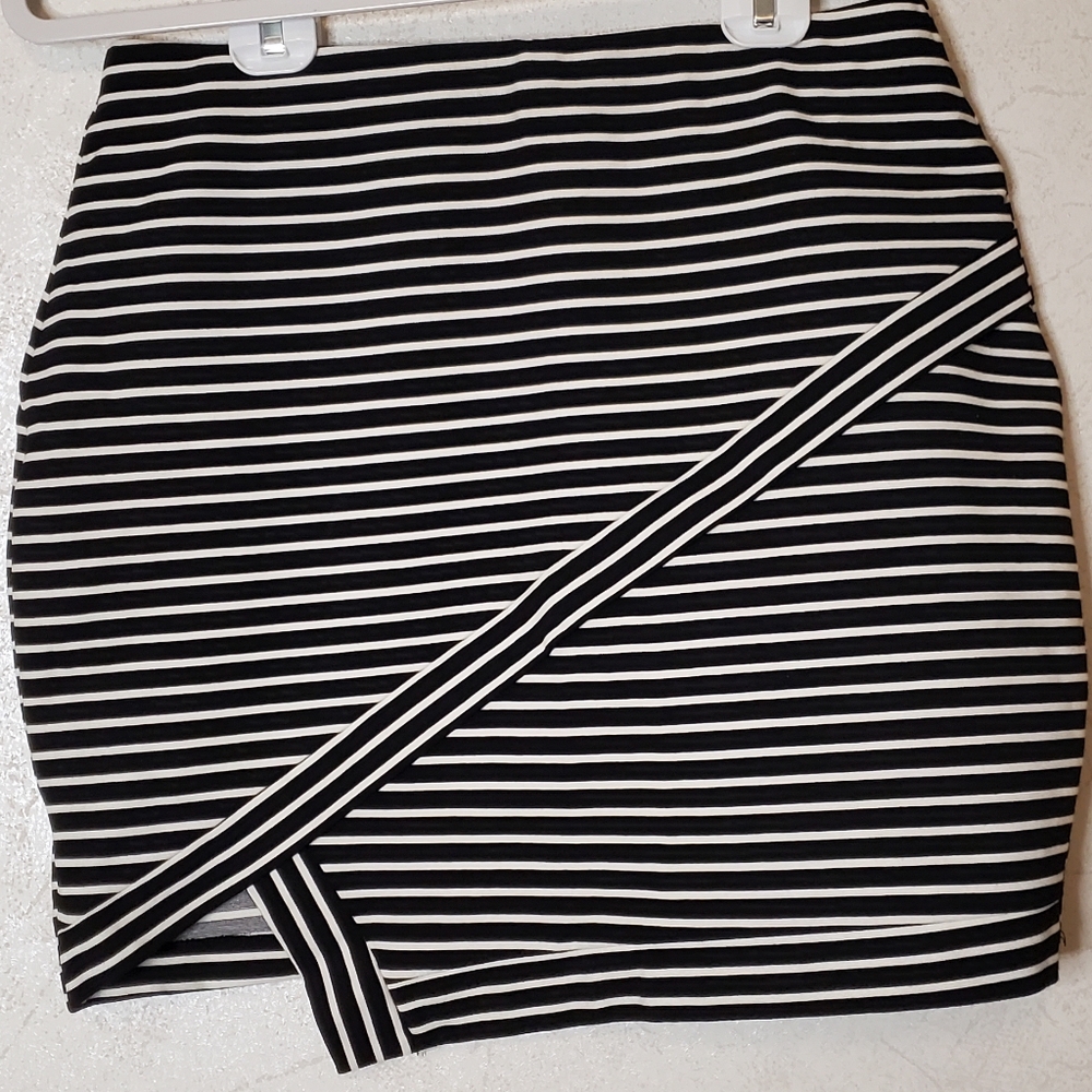 NWT Guess Striped Black and White Women's Mini Skirt.